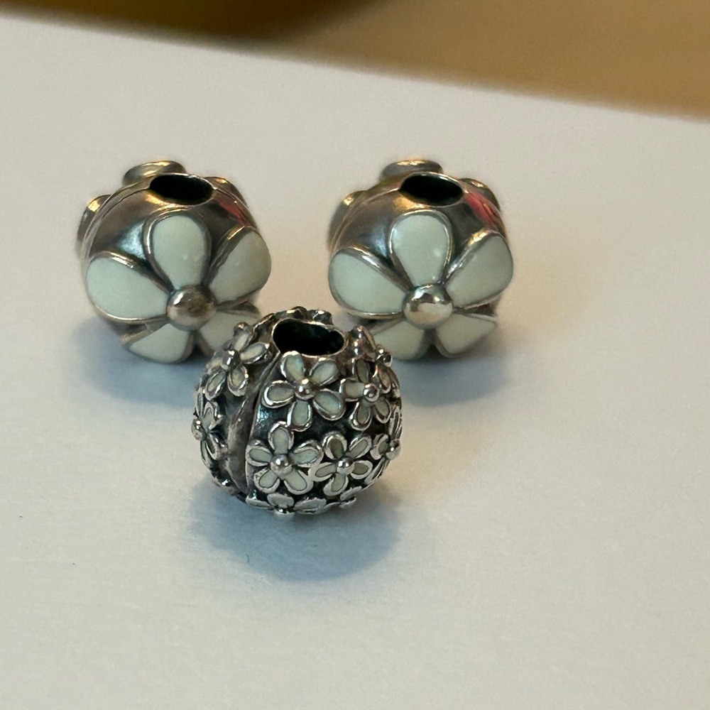Pandora Silver daisy bracelet spacers
